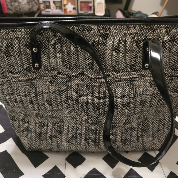 Nine West Elegant Snakeskin Pattern Tote Bag Set with Matching Coin Purse - Picture 10 of 10